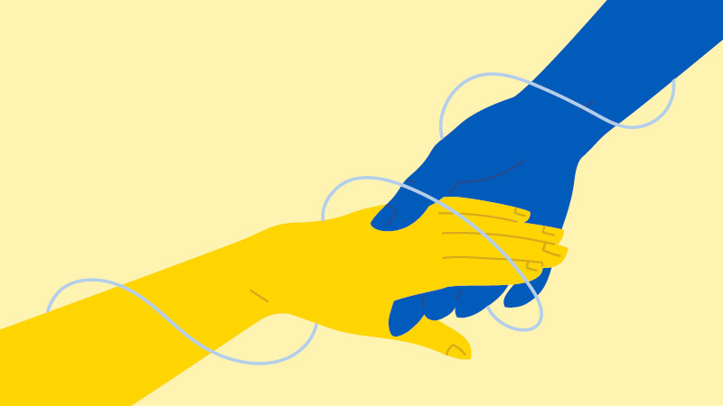 Gele en blauw hand houden elkaar vast als teken van hulp en opvang van België naar vluchtelingen uit Oekraïne